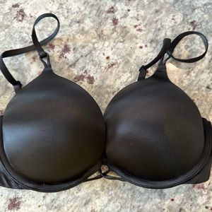 Victoria’s Secret bombshell push-up